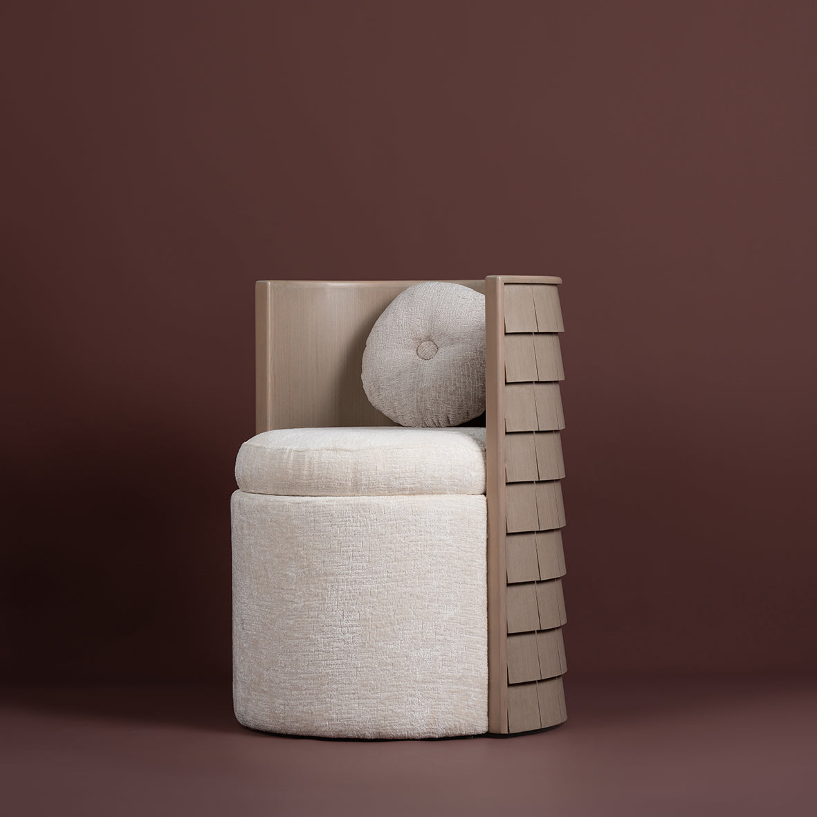 SCALE ARMCHAIR