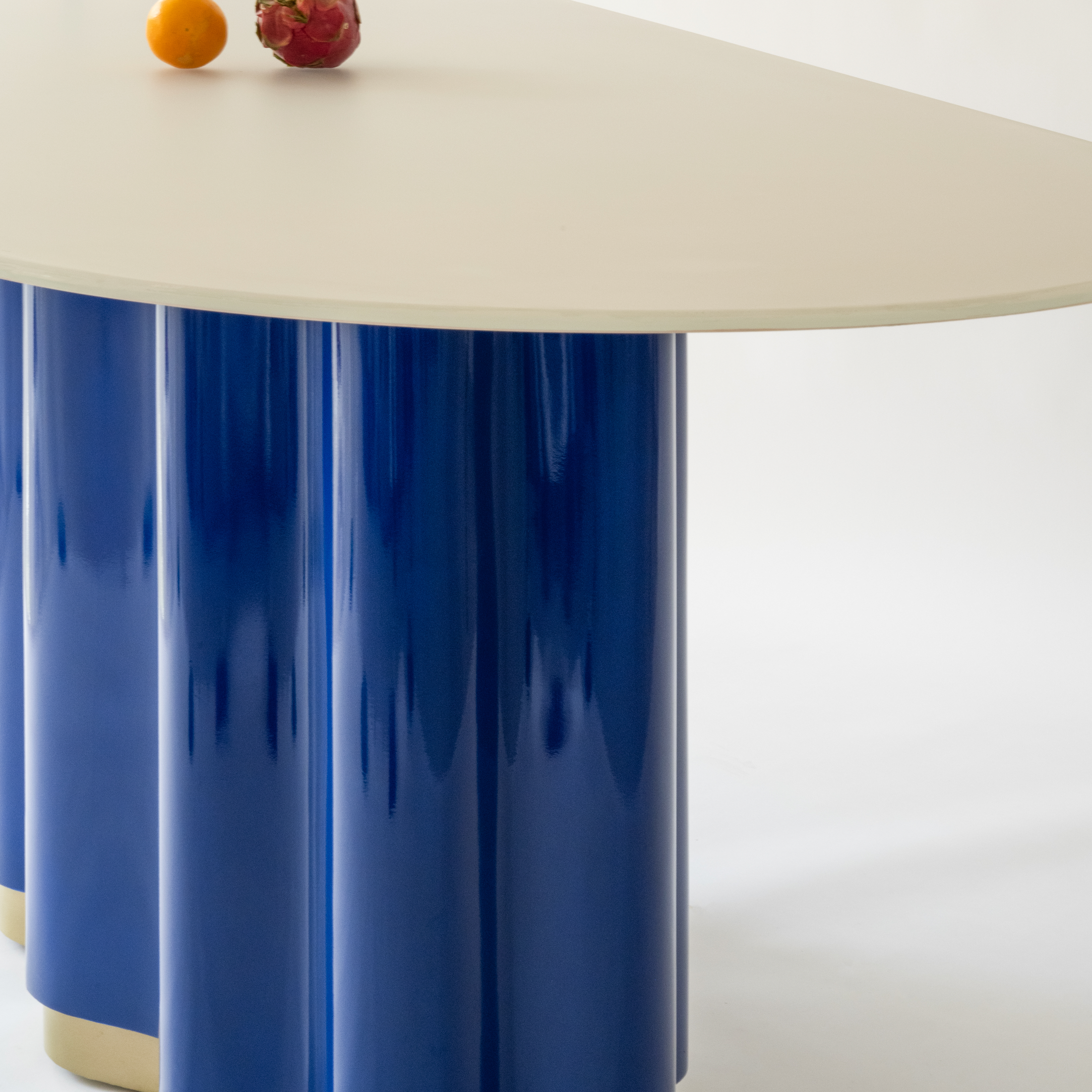 TSUNAMI DINING TABLE