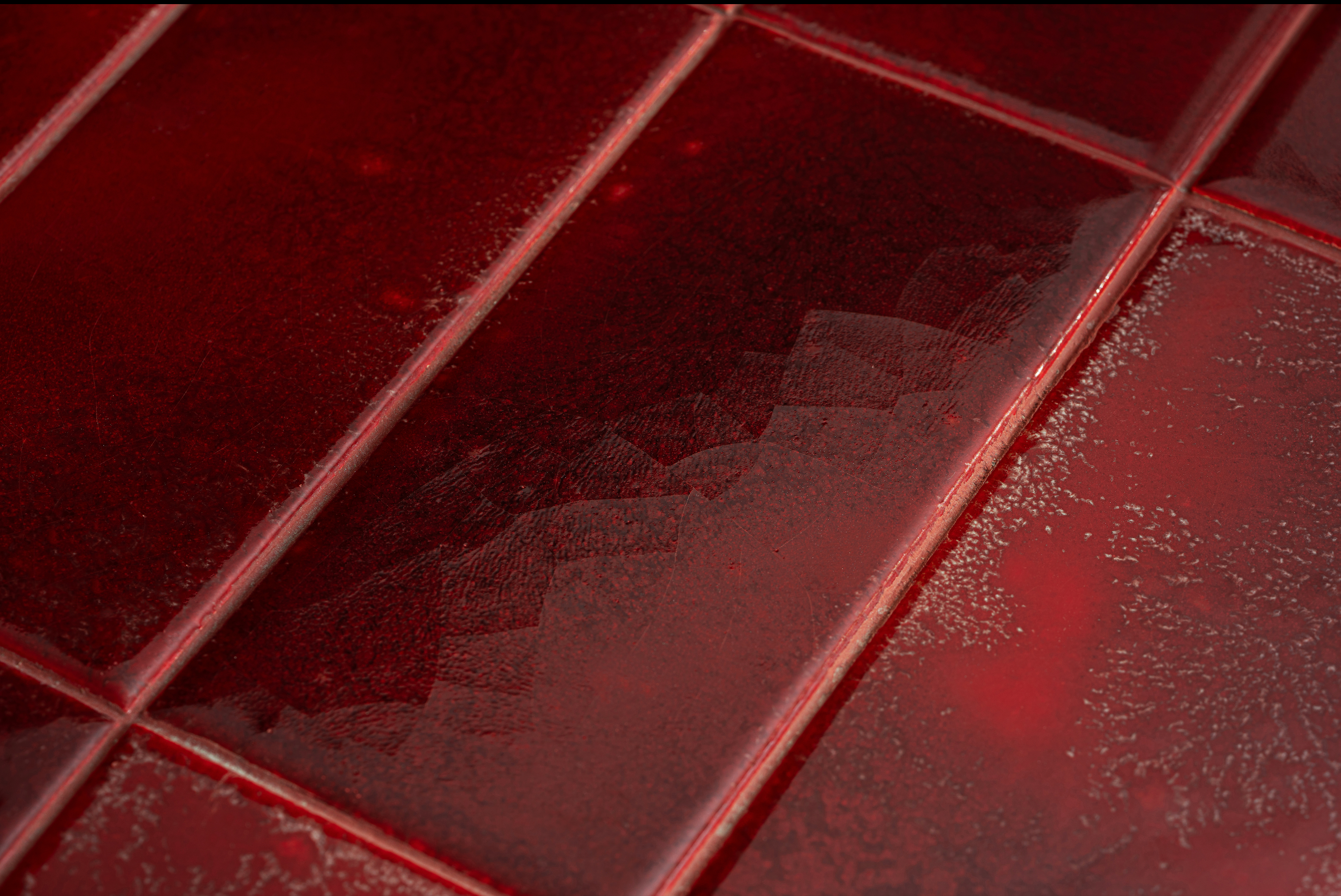 SCARLET TABLE