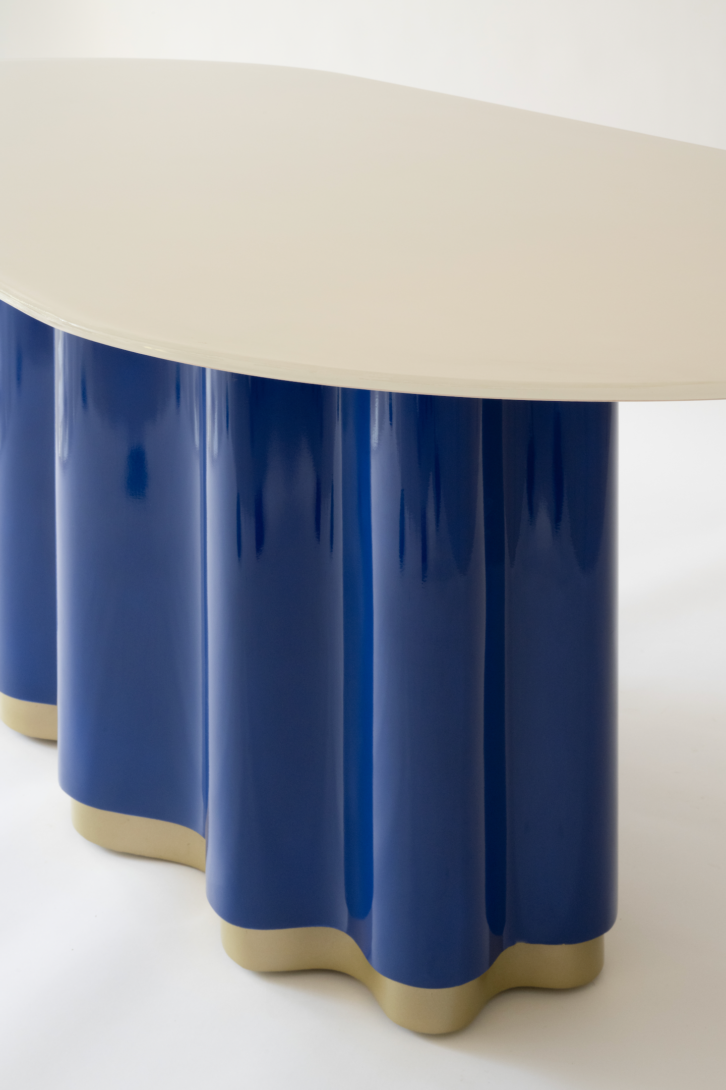 TSUNAMI DINING TABLE