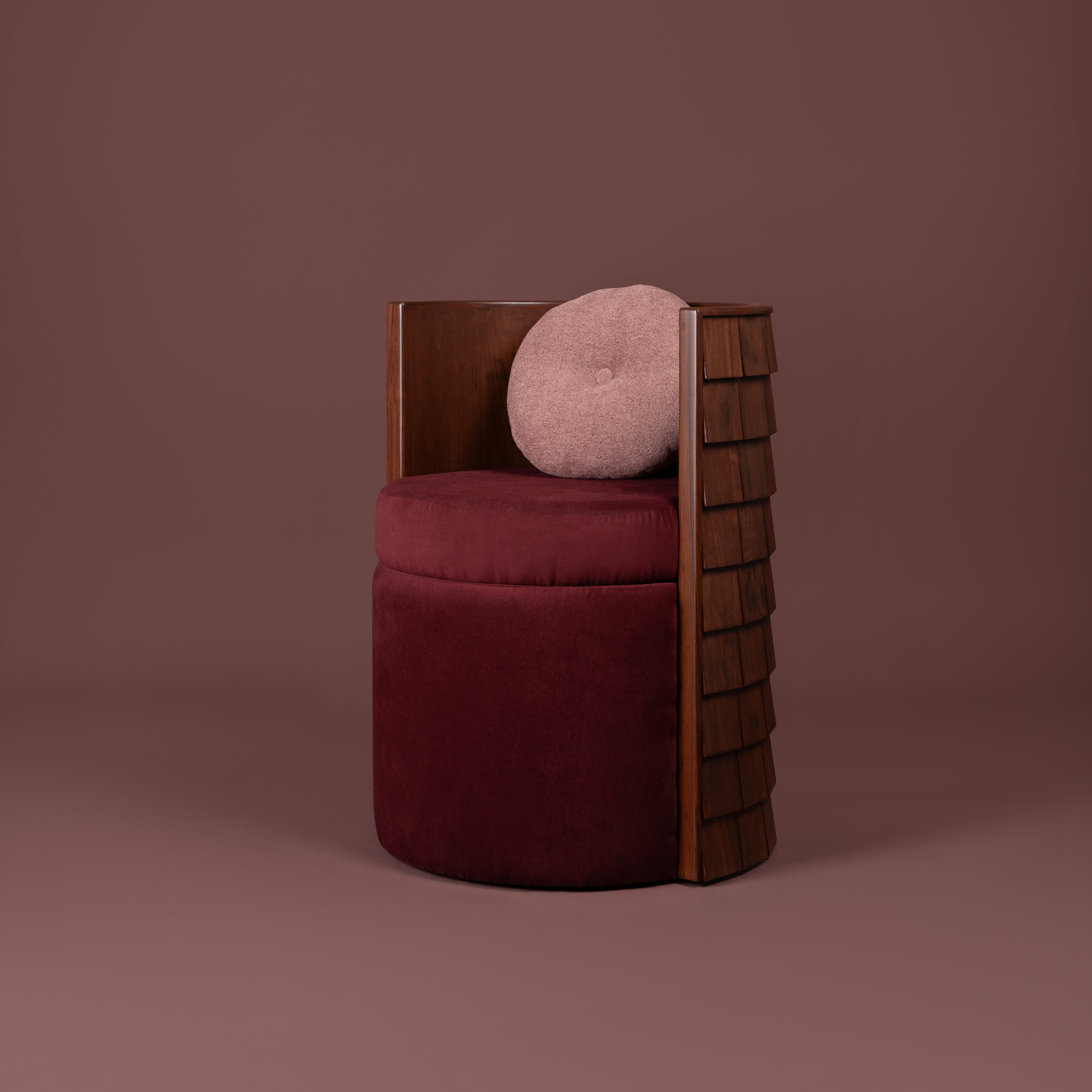 SCALE ARMCHAIR