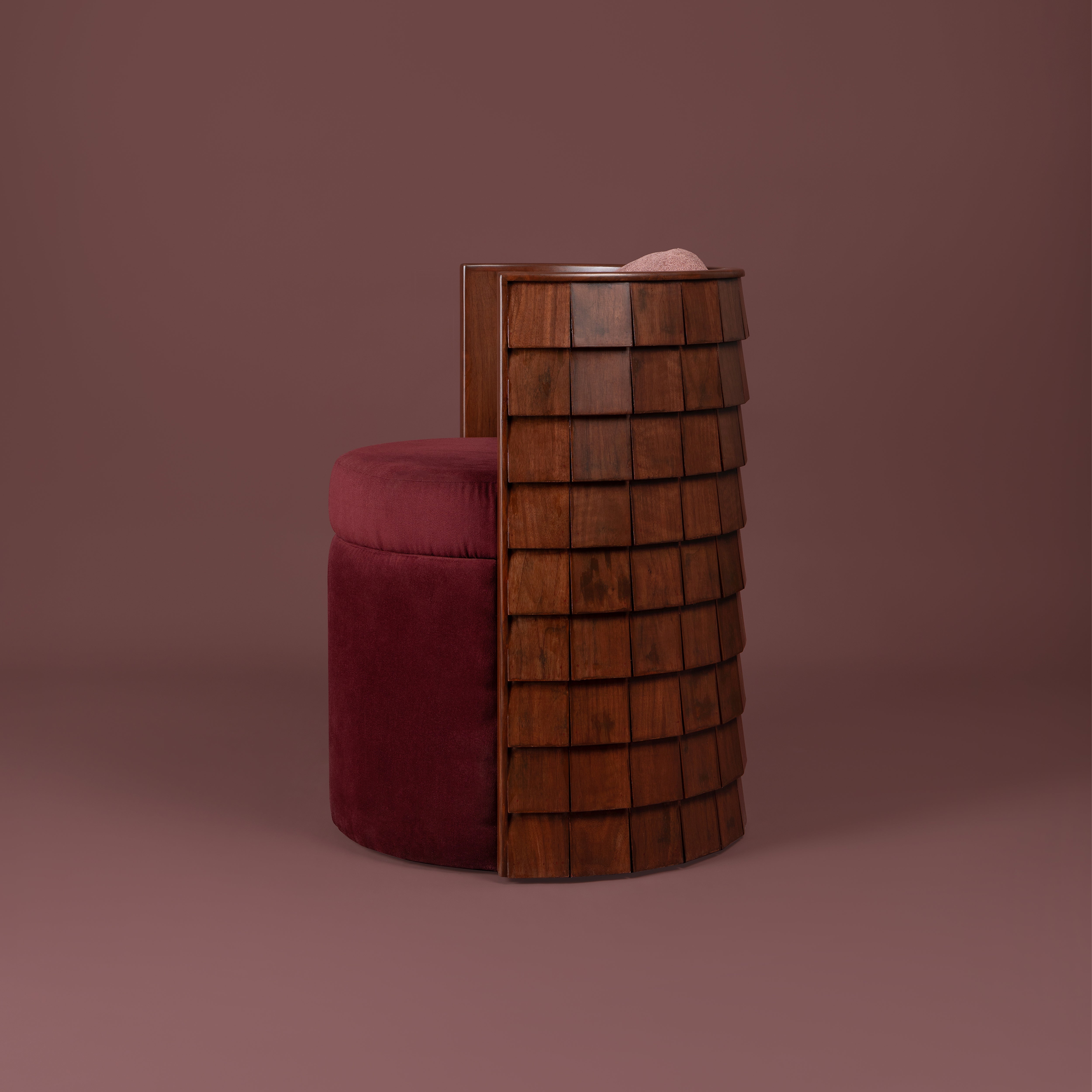 SCALE ARMCHAIR